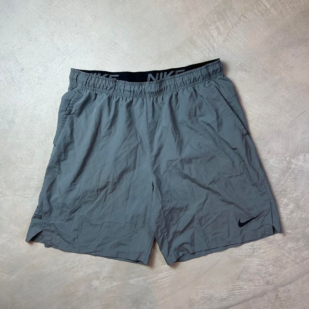 Nike Men's Grey and Black Shorts